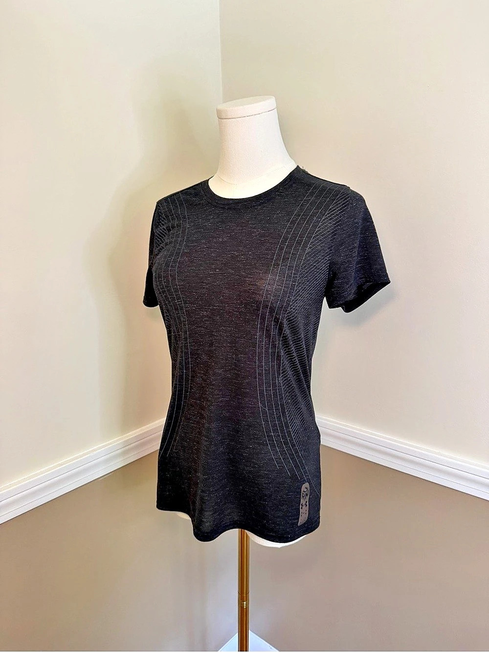 Under armor women’s workout top size XS